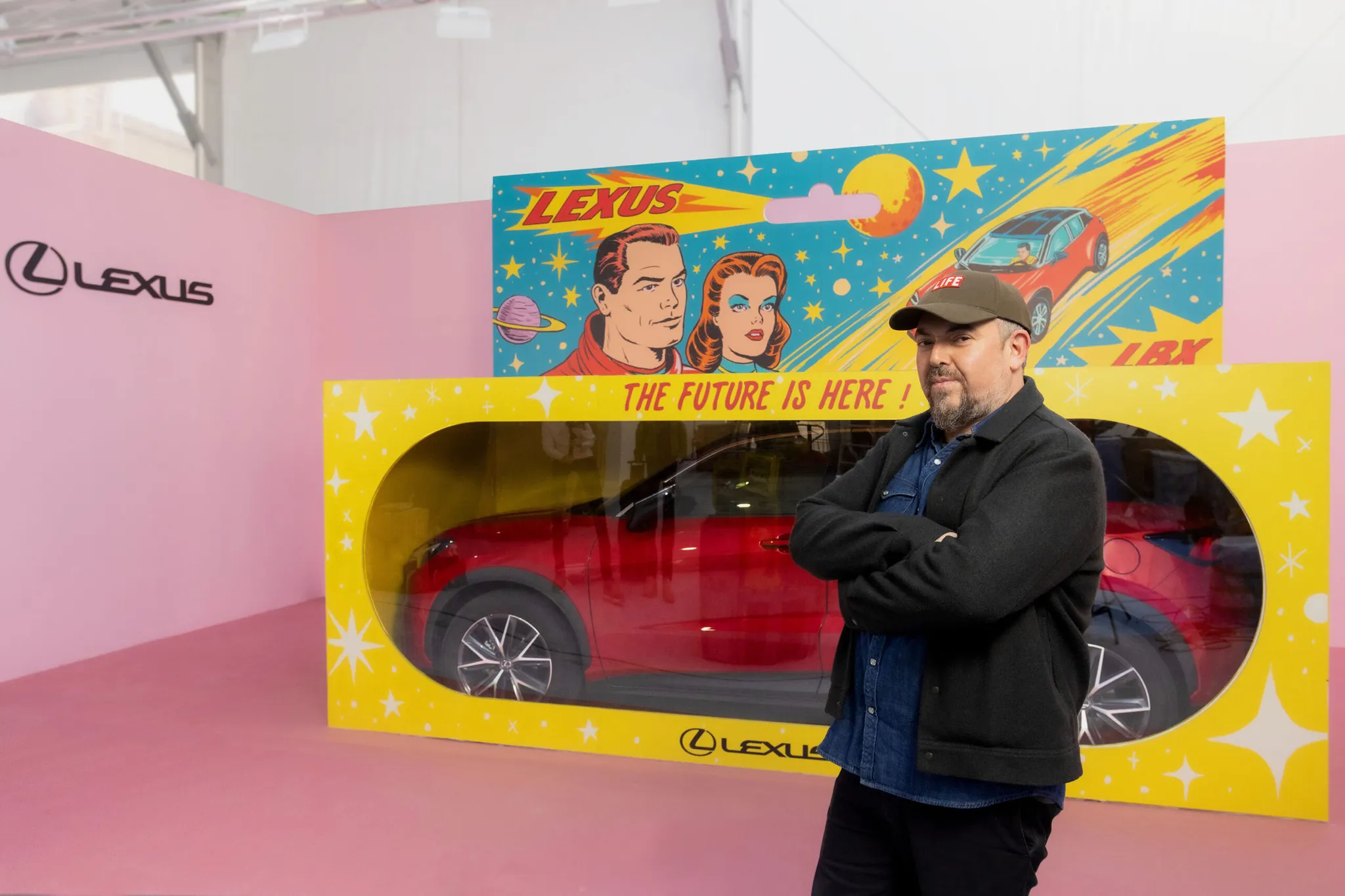 El artista Sergio Mora reinterpreta el modelo LBX de Lexus